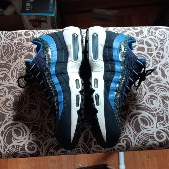 I'm selling my airmax 95 good condition used - Picture 2 of 11